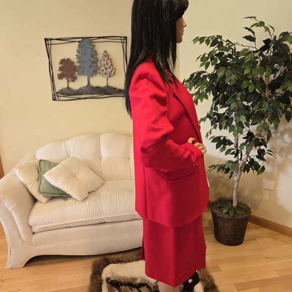 Classic Collection Woman's Red Business Suit with Belt, Size 12 - Picture 2 of 8